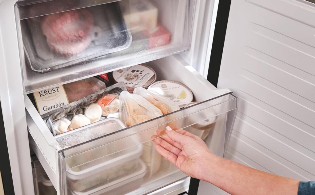 Hoover H-COMBI 300 Freestanding Fridge Freezer 60/40, 2 Doors, E Class, 355L Total Capacity, Circle Fresh Technology  Fresh 0°C Area, Integrated Handle, hOn App, Black, 60x67x185 cm - HONCQ2T618EBK           [Energy Class E]